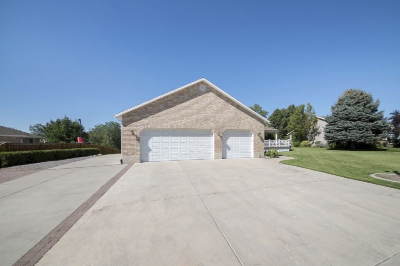 Attached Garage Construction in Conroe, TX